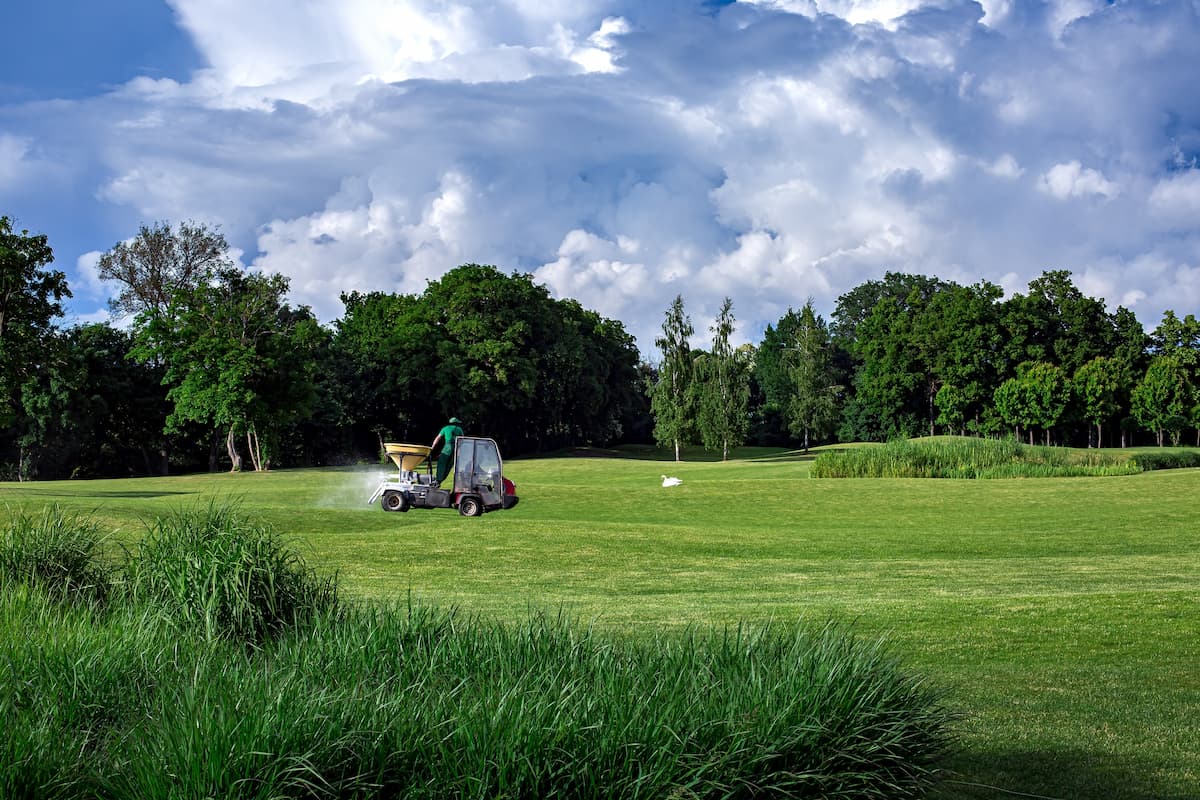how to prevent fertilizer runoff into ponds