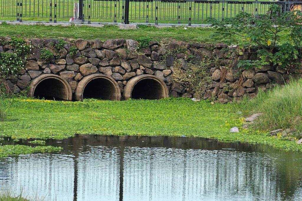 detention pond vs retention pond