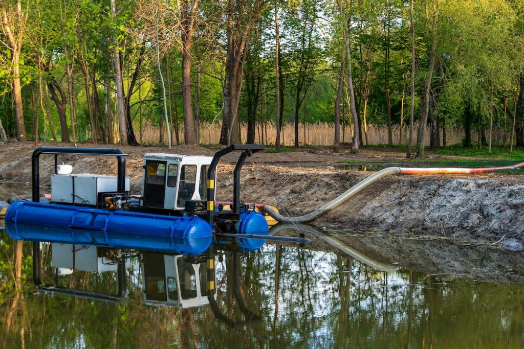 lake suction dredging machine