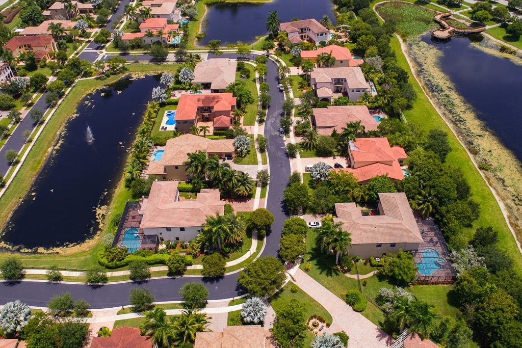 how to cut HOA lakes maintenance sots without hurting quality